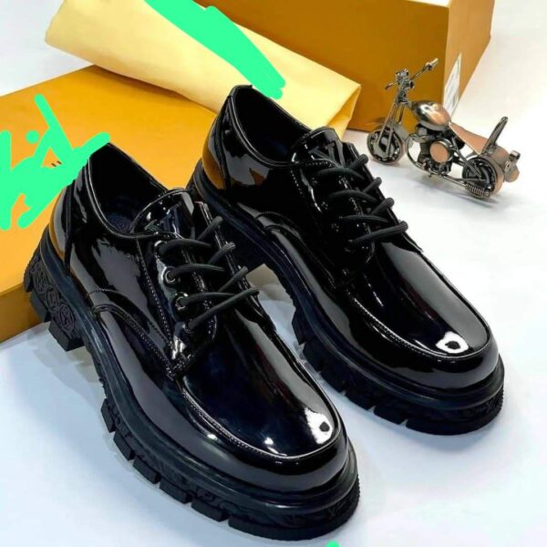 Black Patent Leather Thick Sole Shoe for Women